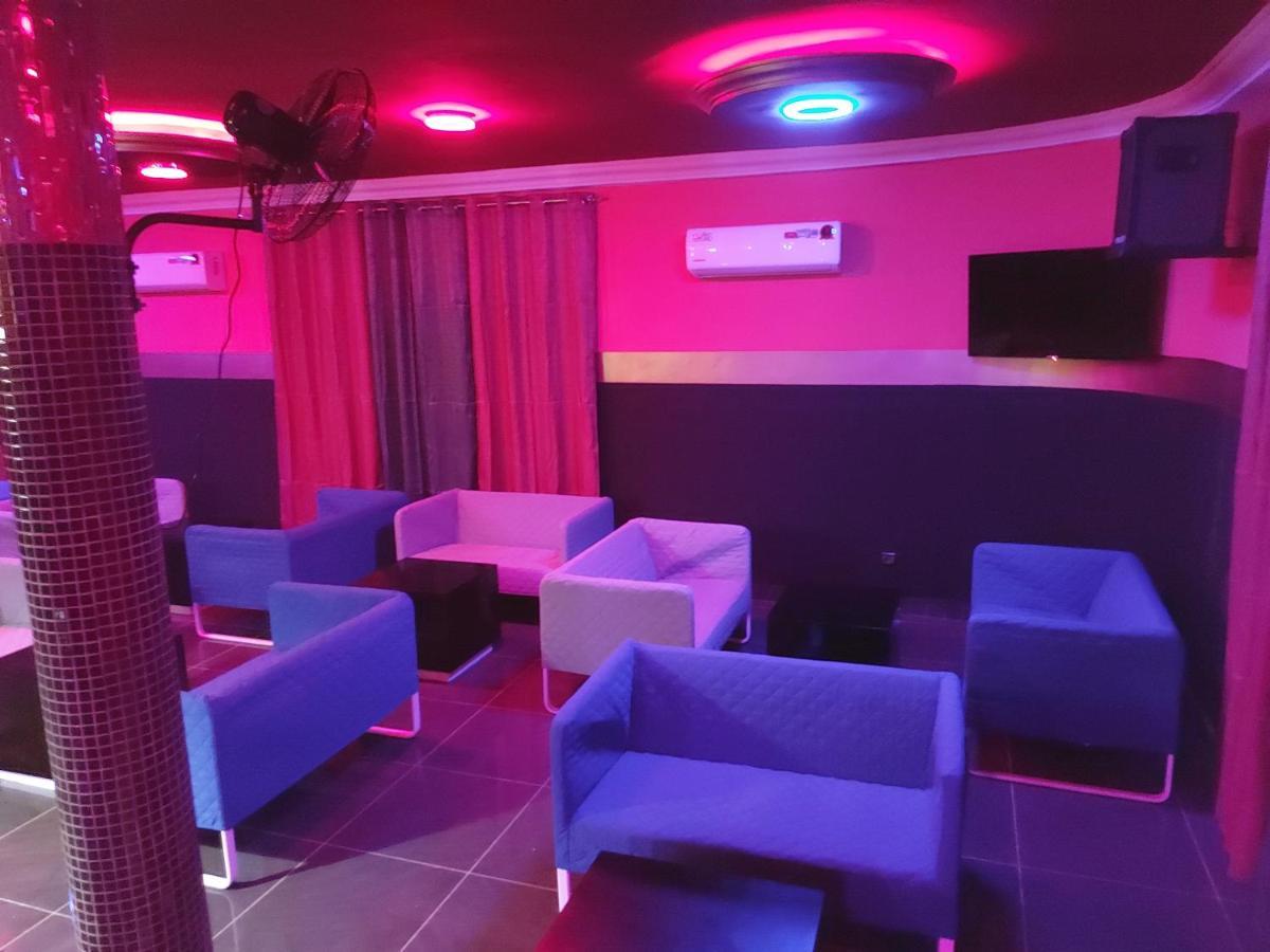 Royal Blue Guest House & Bar Lomé Dış mekan fotoğraf