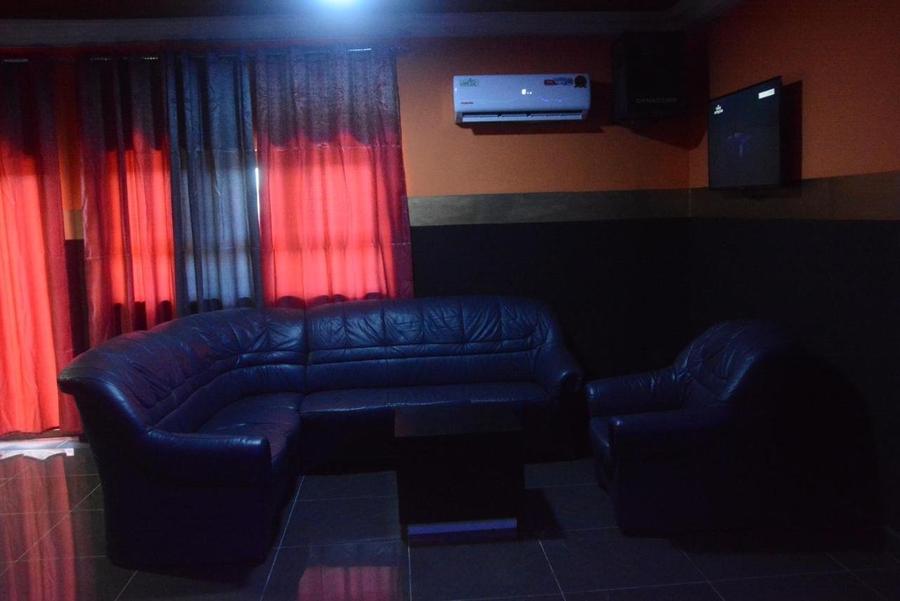 Royal Blue Guest House & Bar Lomé Dış mekan fotoğraf