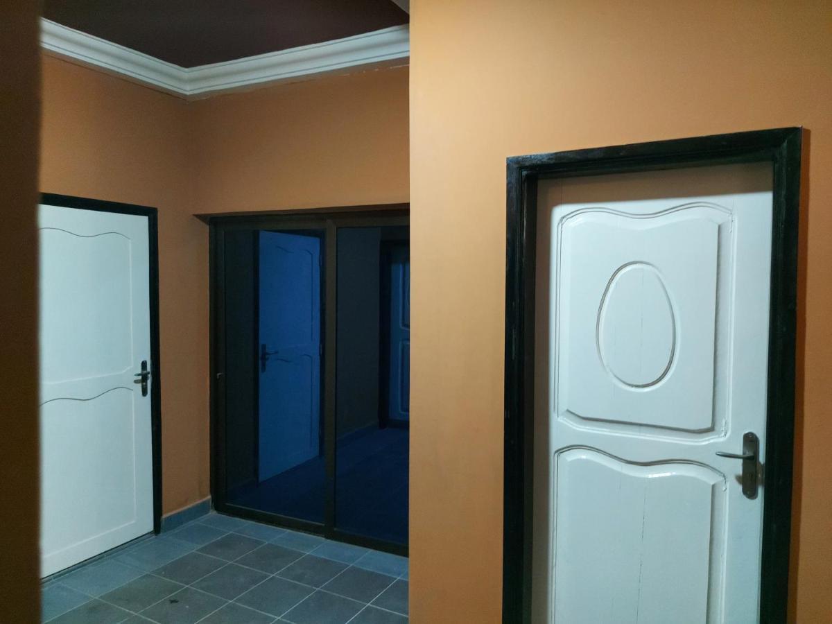 Royal Blue Guest House & Bar Lomé Dış mekan fotoğraf