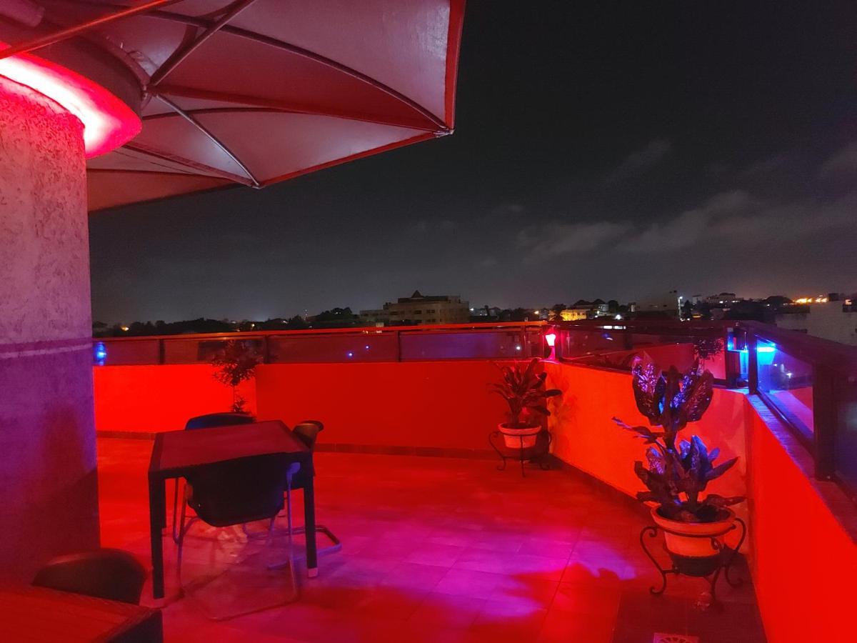 Royal Blue Guest House & Bar Lomé Dış mekan fotoğraf