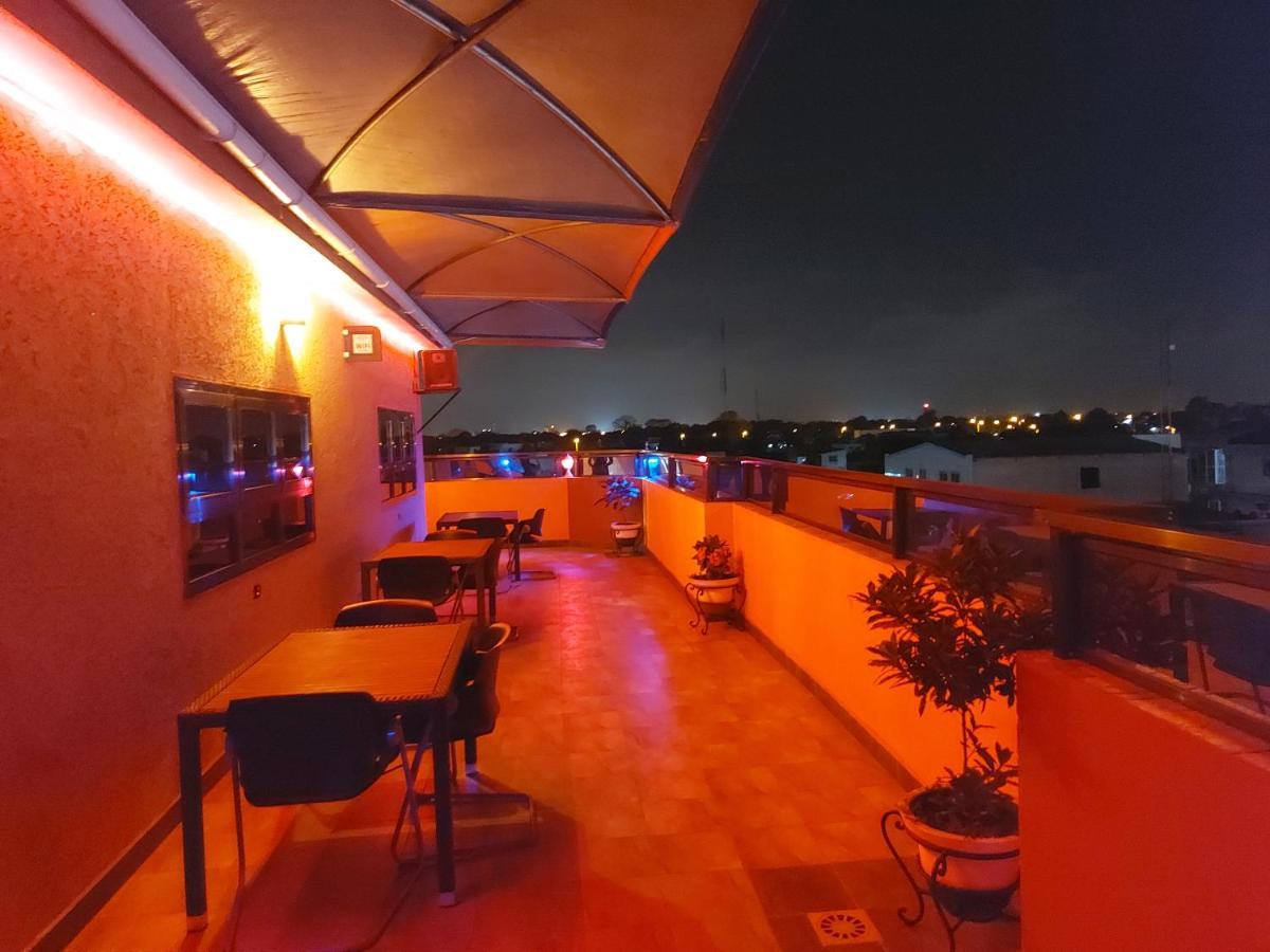 Royal Blue Guest House & Bar Lomé Dış mekan fotoğraf