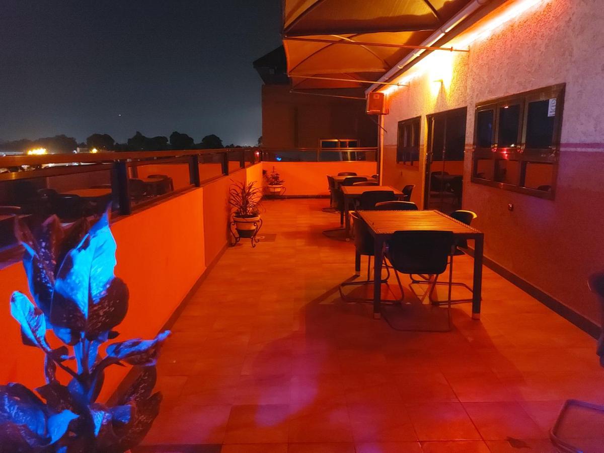Royal Blue Guest House & Bar Lomé Dış mekan fotoğraf