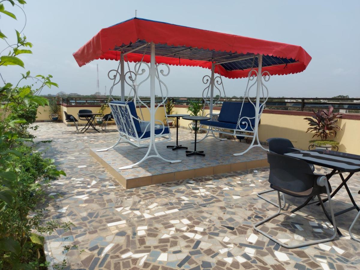 Royal Blue Guest House & Bar Lomé Dış mekan fotoğraf
