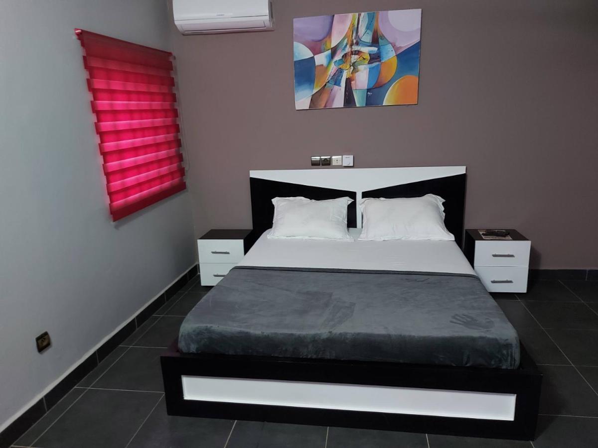 Royal Blue Guest House & Bar Lomé Dış mekan fotoğraf