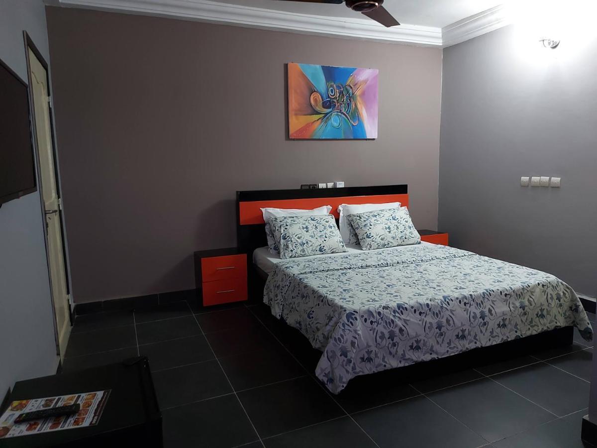 Royal Blue Guest House & Bar Lomé Dış mekan fotoğraf