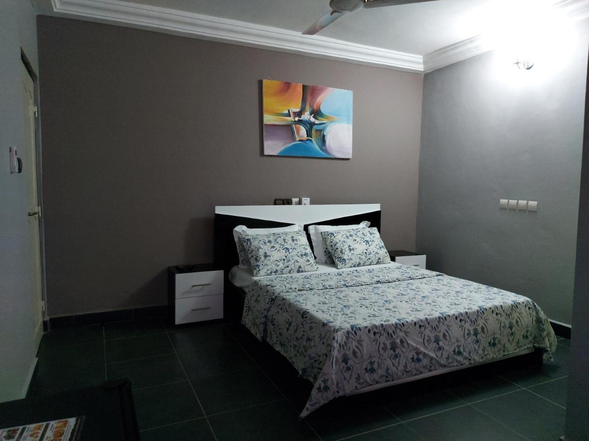 Royal Blue Guest House & Bar Lomé Dış mekan fotoğraf