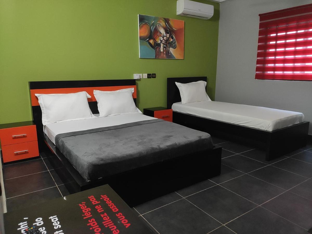 Royal Blue Guest House & Bar Lomé Dış mekan fotoğraf