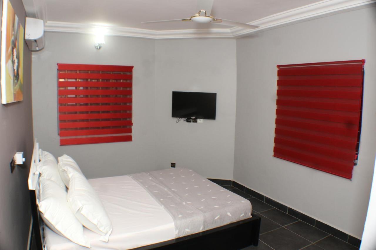 Royal Blue Guest House & Bar Lomé Dış mekan fotoğraf