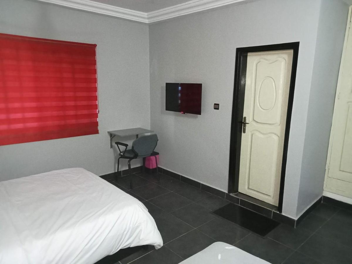 Royal Blue Guest House & Bar Lomé Dış mekan fotoğraf