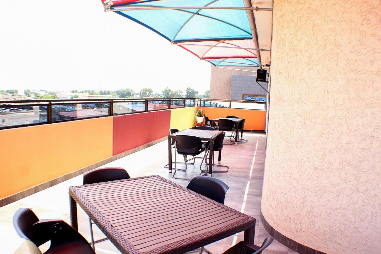 Royal Blue Guest House & Bar Lomé Dış mekan fotoğraf