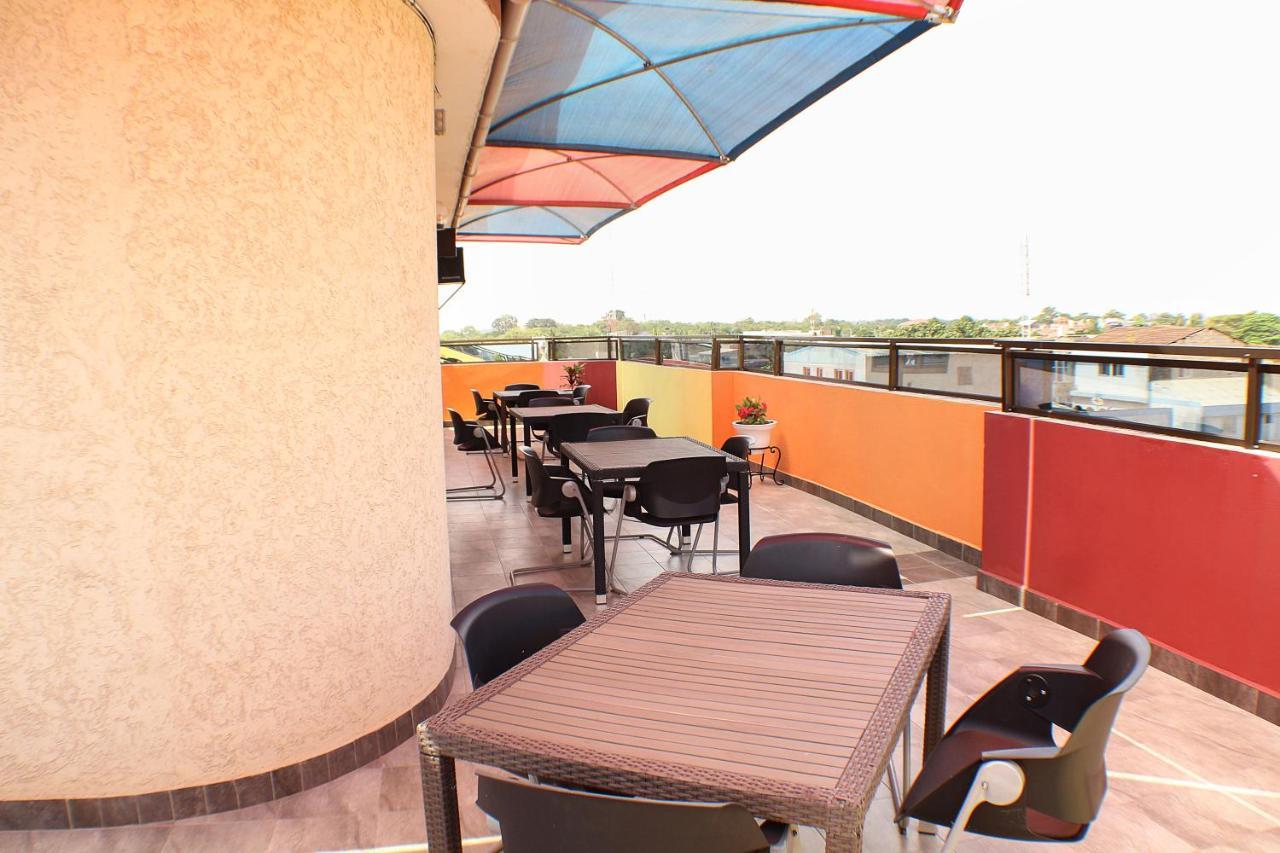 Royal Blue Guest House & Bar Lomé Dış mekan fotoğraf
