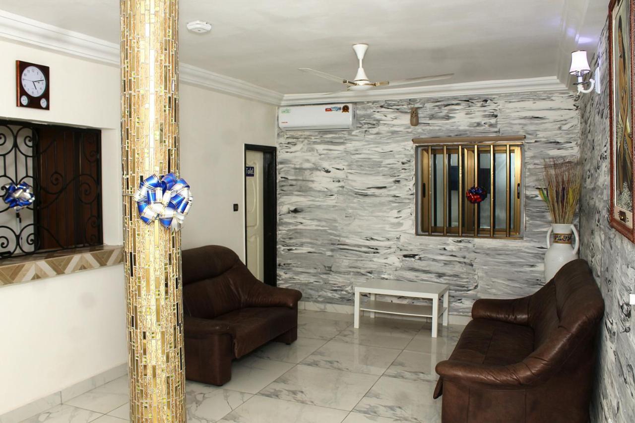 Royal Blue Guest House & Bar Lomé Dış mekan fotoğraf