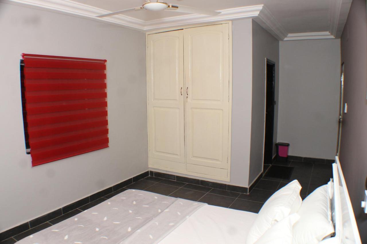 Royal Blue Guest House & Bar Lomé Dış mekan fotoğraf