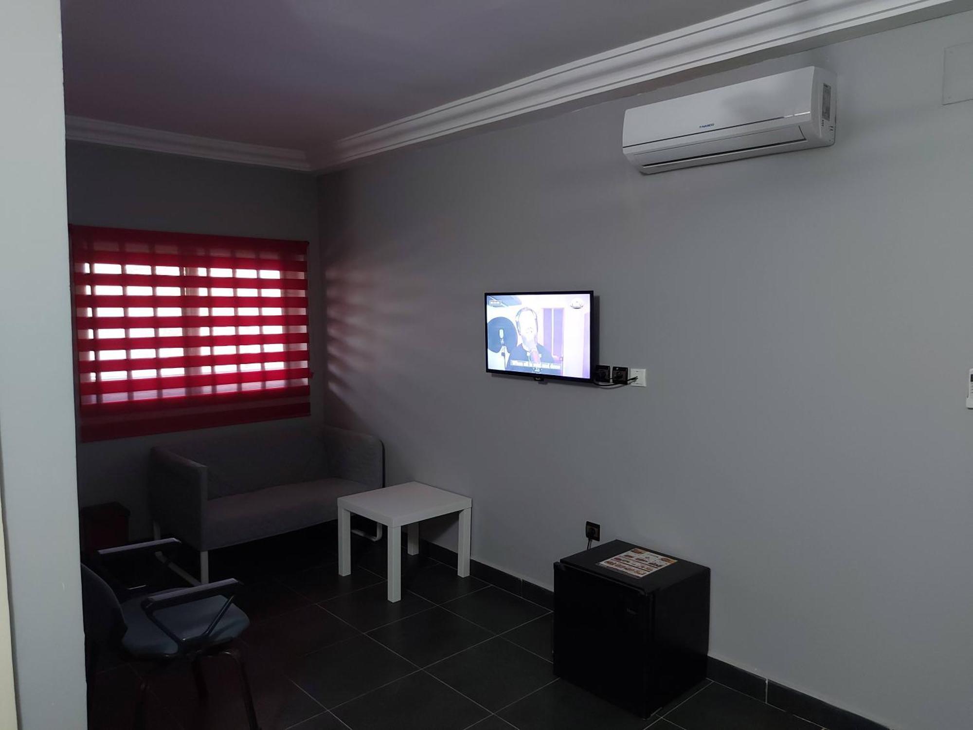 Royal Blue Guest House & Bar Lomé Dış mekan fotoğraf
