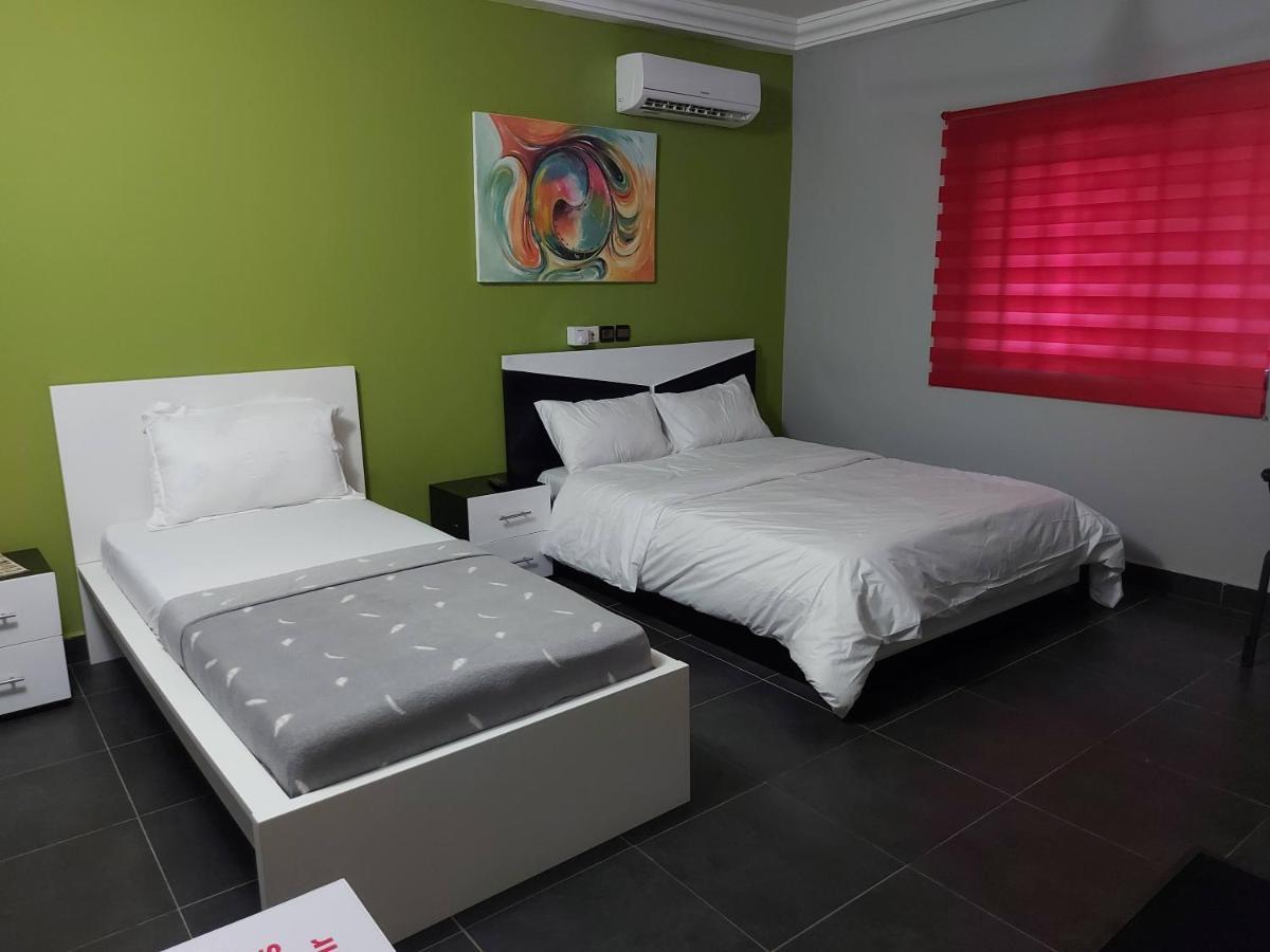 Royal Blue Guest House & Bar Lomé Dış mekan fotoğraf