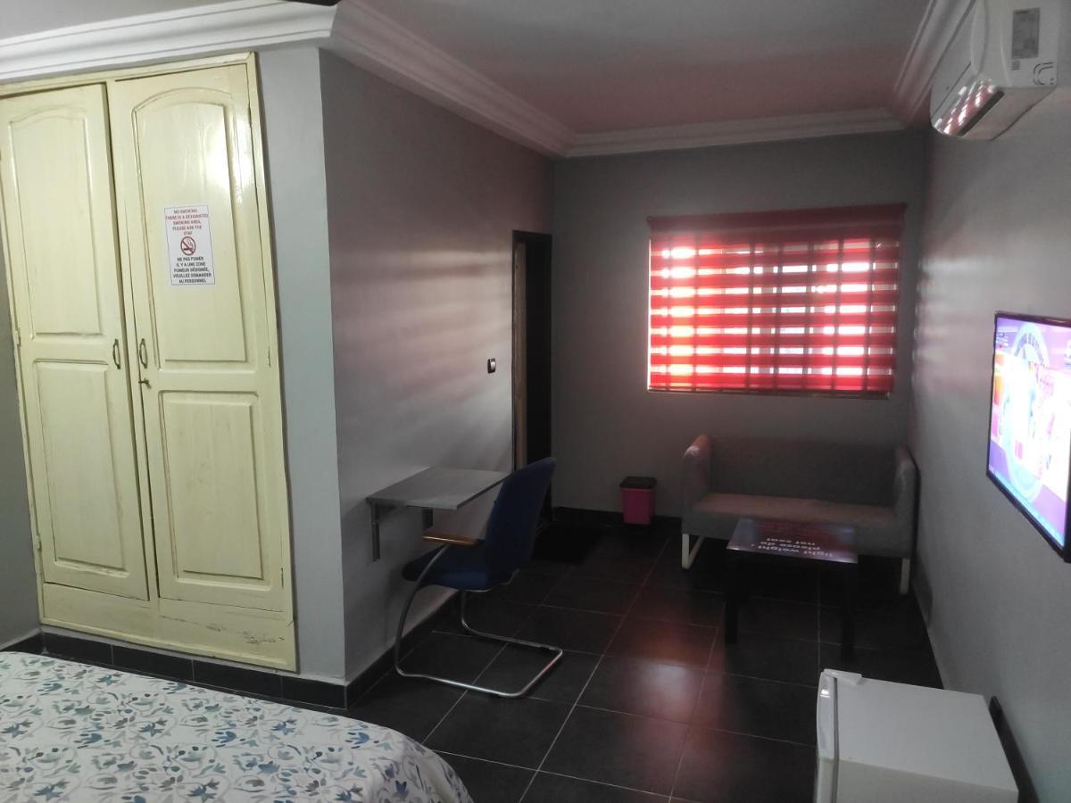 Royal Blue Guest House & Bar Lomé Dış mekan fotoğraf
