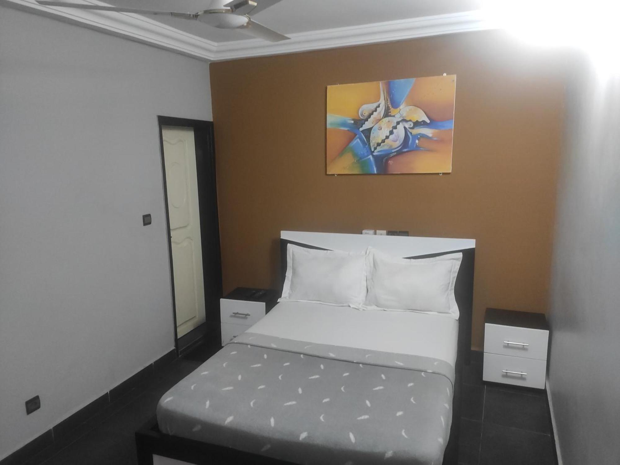 Royal Blue Guest House & Bar Lomé Dış mekan fotoğraf