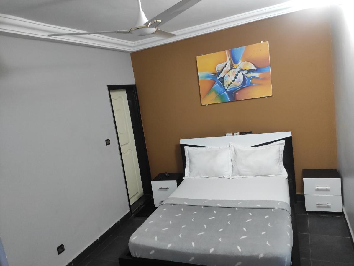 Royal Blue Guest House & Bar Lomé Dış mekan fotoğraf