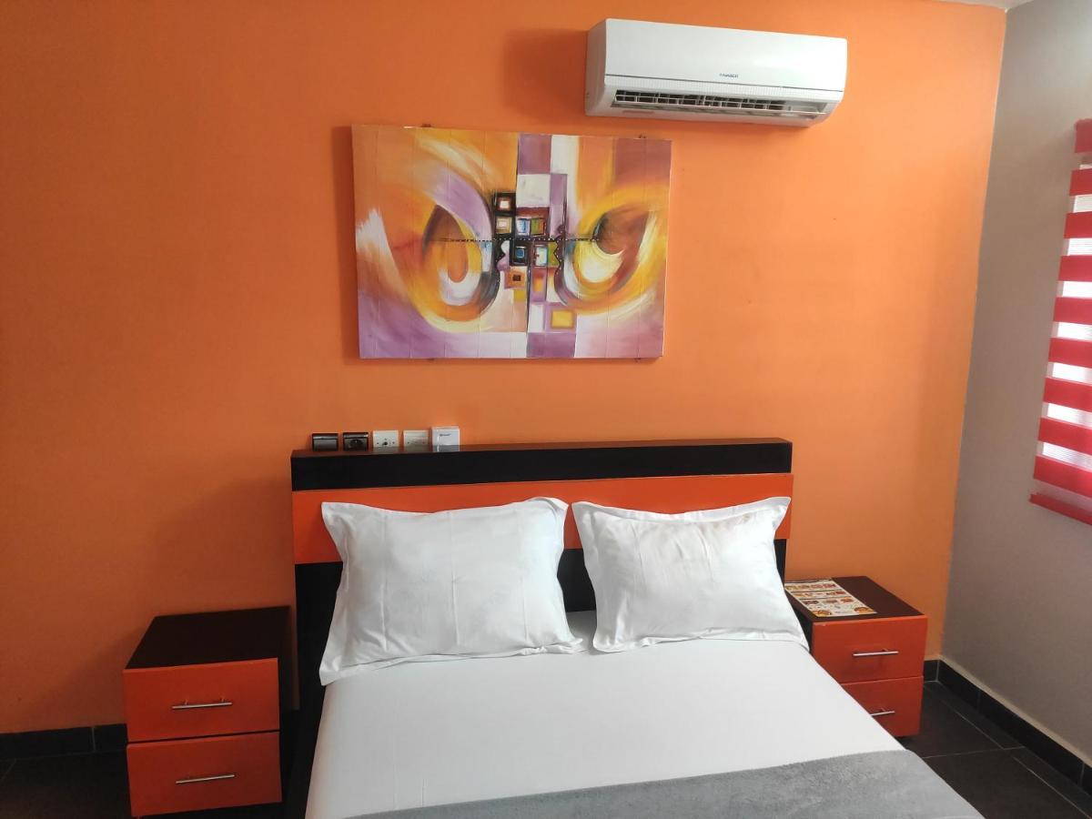 Royal Blue Guest House & Bar Lomé Dış mekan fotoğraf