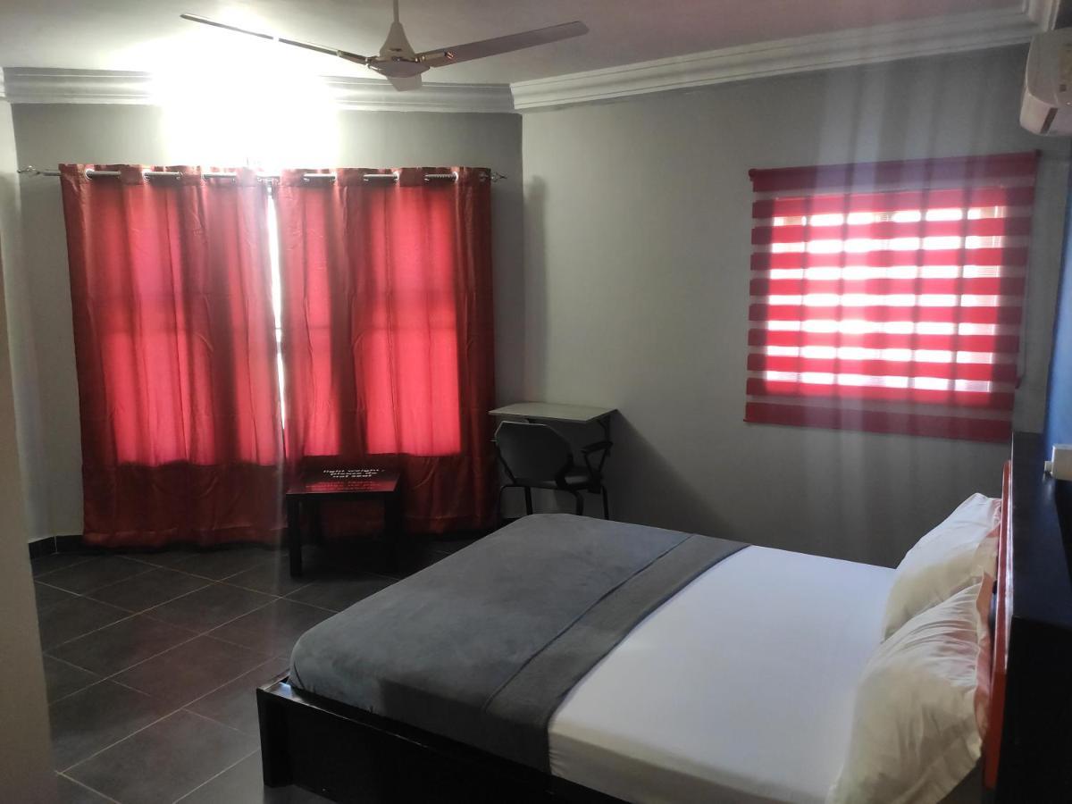 Royal Blue Guest House & Bar Lomé Dış mekan fotoğraf