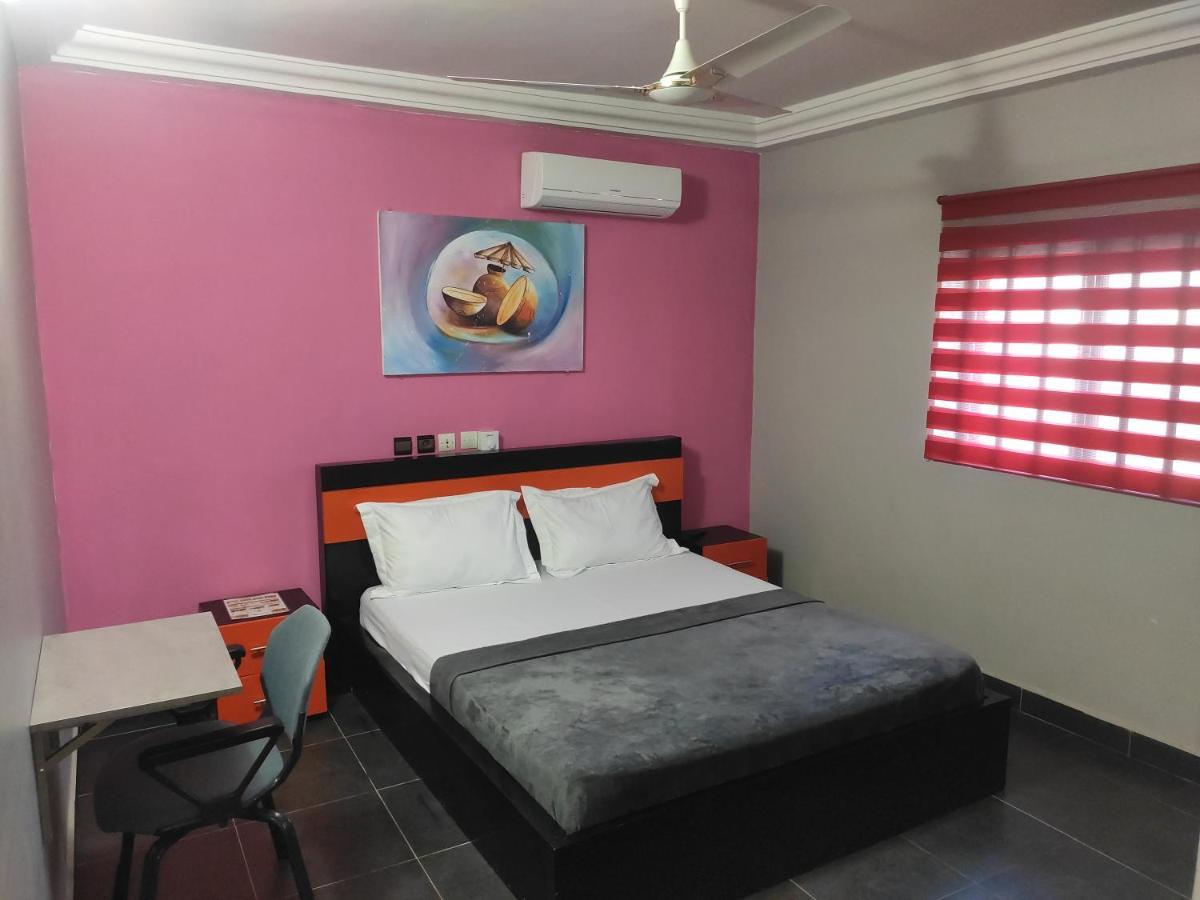 Royal Blue Guest House & Bar Lomé Dış mekan fotoğraf
