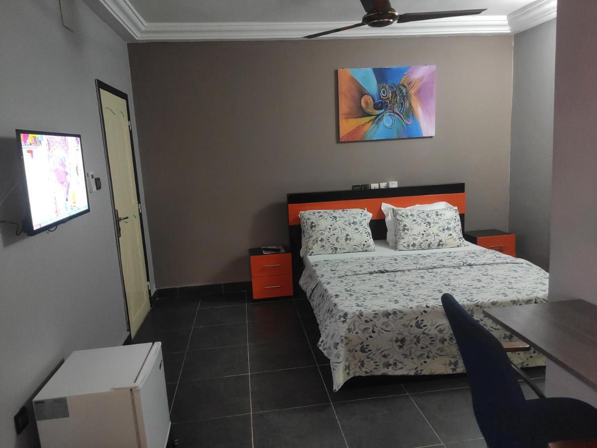 Royal Blue Guest House & Bar Lomé Dış mekan fotoğraf