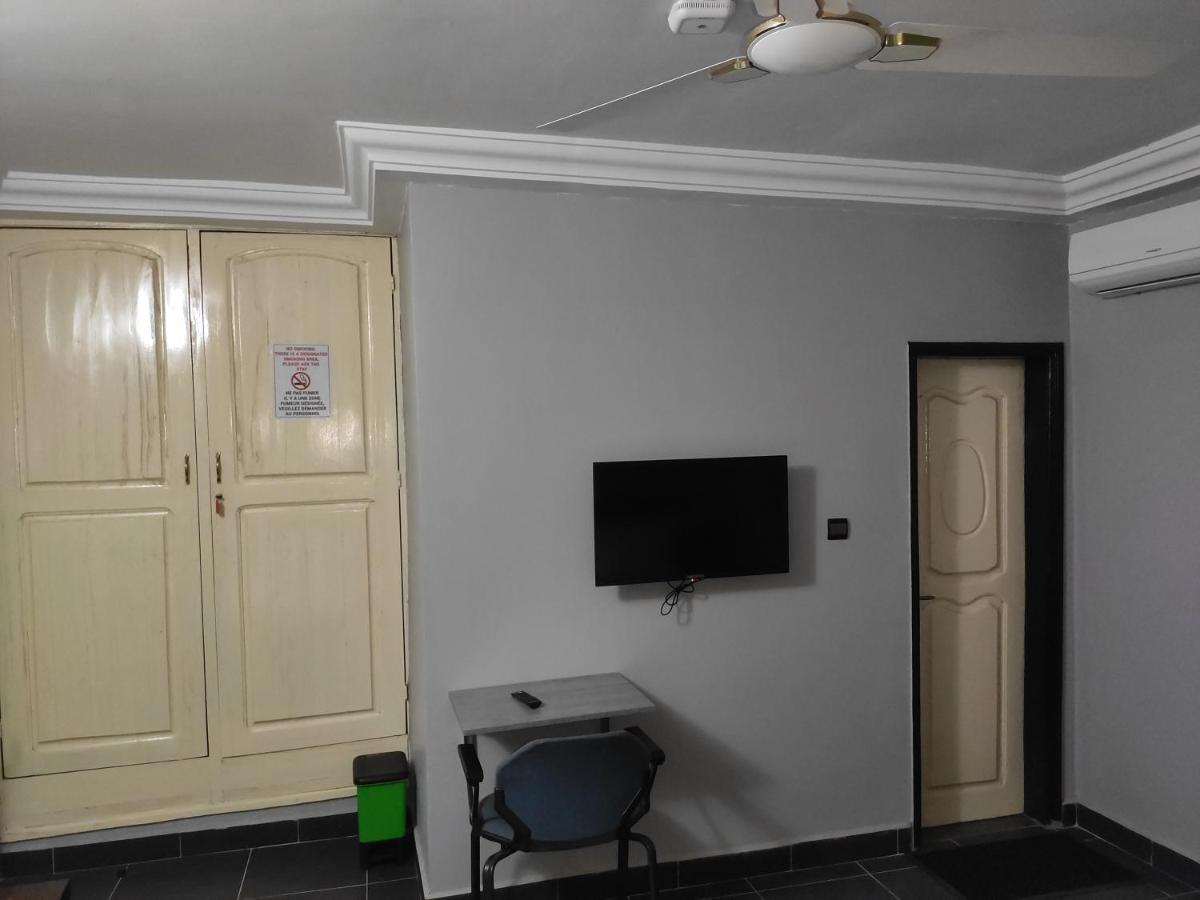 Royal Blue Guest House & Bar Lomé Dış mekan fotoğraf