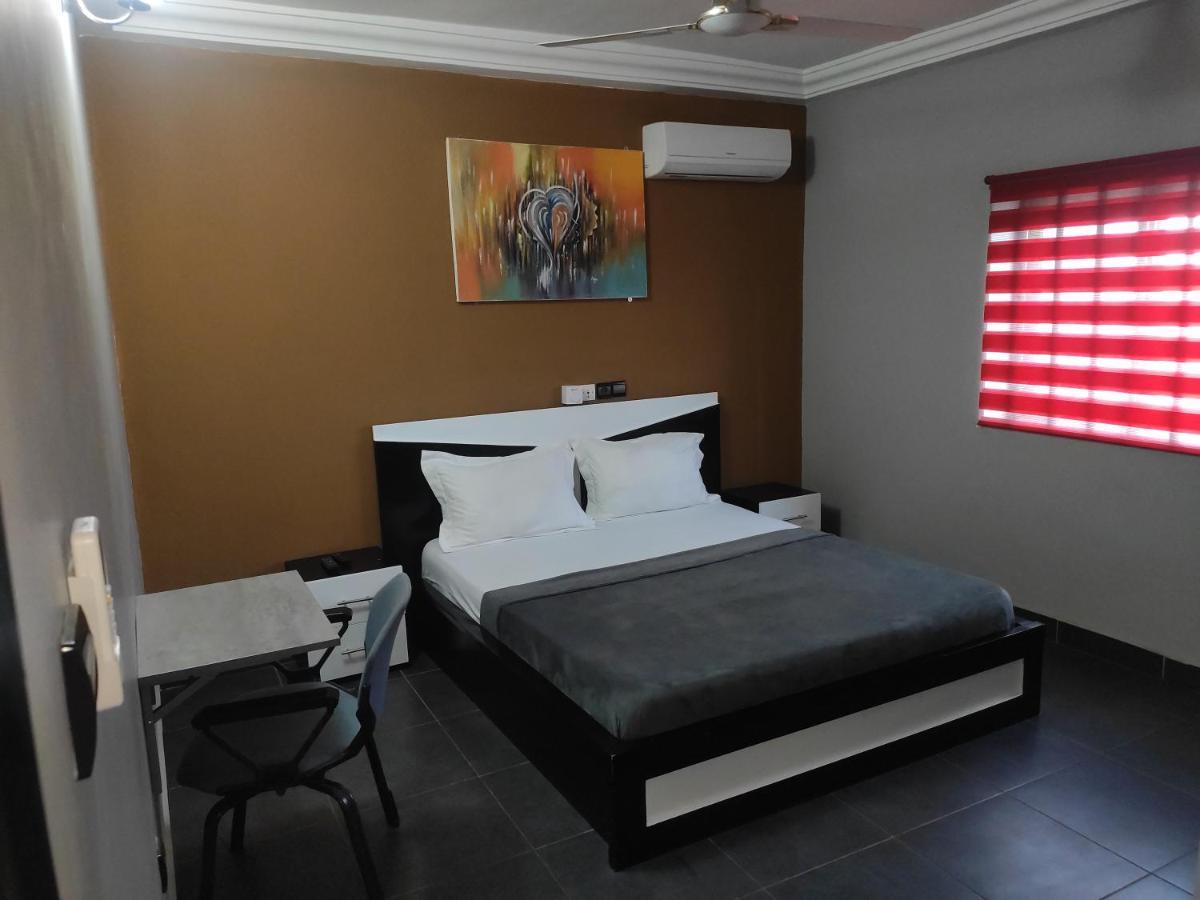Royal Blue Guest House & Bar Lomé Dış mekan fotoğraf