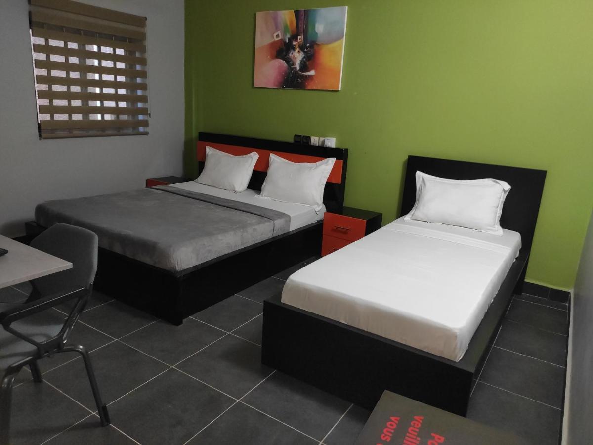 Royal Blue Guest House & Bar Lomé Dış mekan fotoğraf