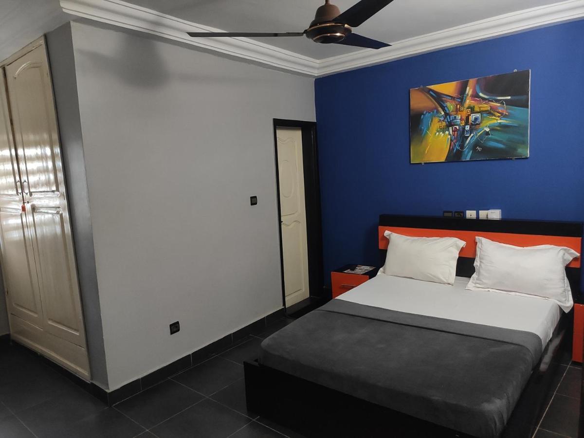Royal Blue Guest House & Bar Lomé Dış mekan fotoğraf
