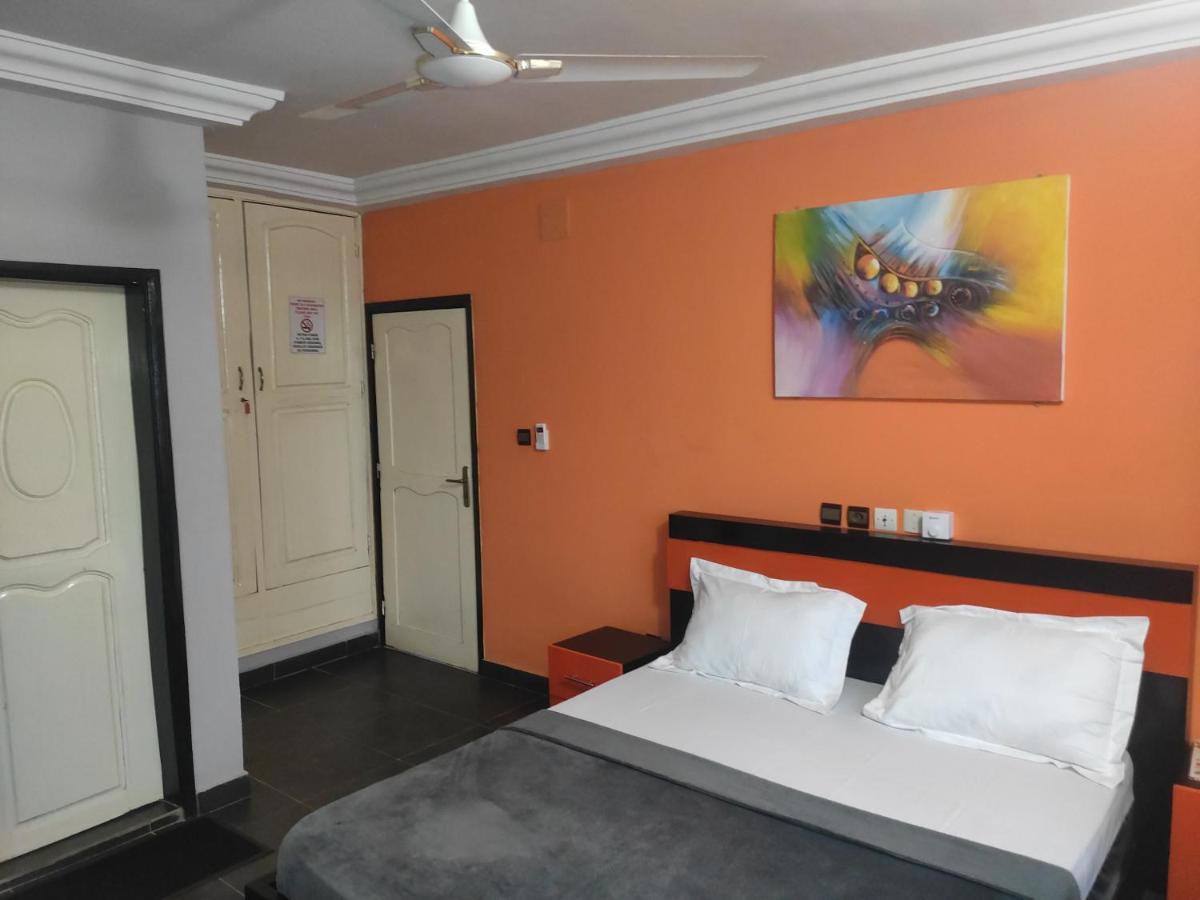Royal Blue Guest House & Bar Lomé Dış mekan fotoğraf