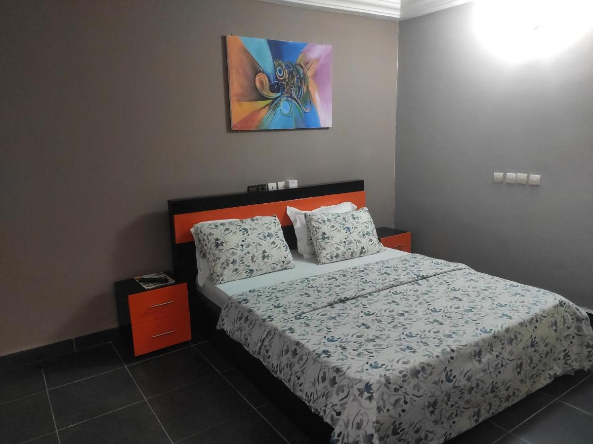 Royal Blue Guest House & Bar Lomé Dış mekan fotoğraf